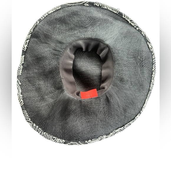 Canadian hat - Picture 2 of 2